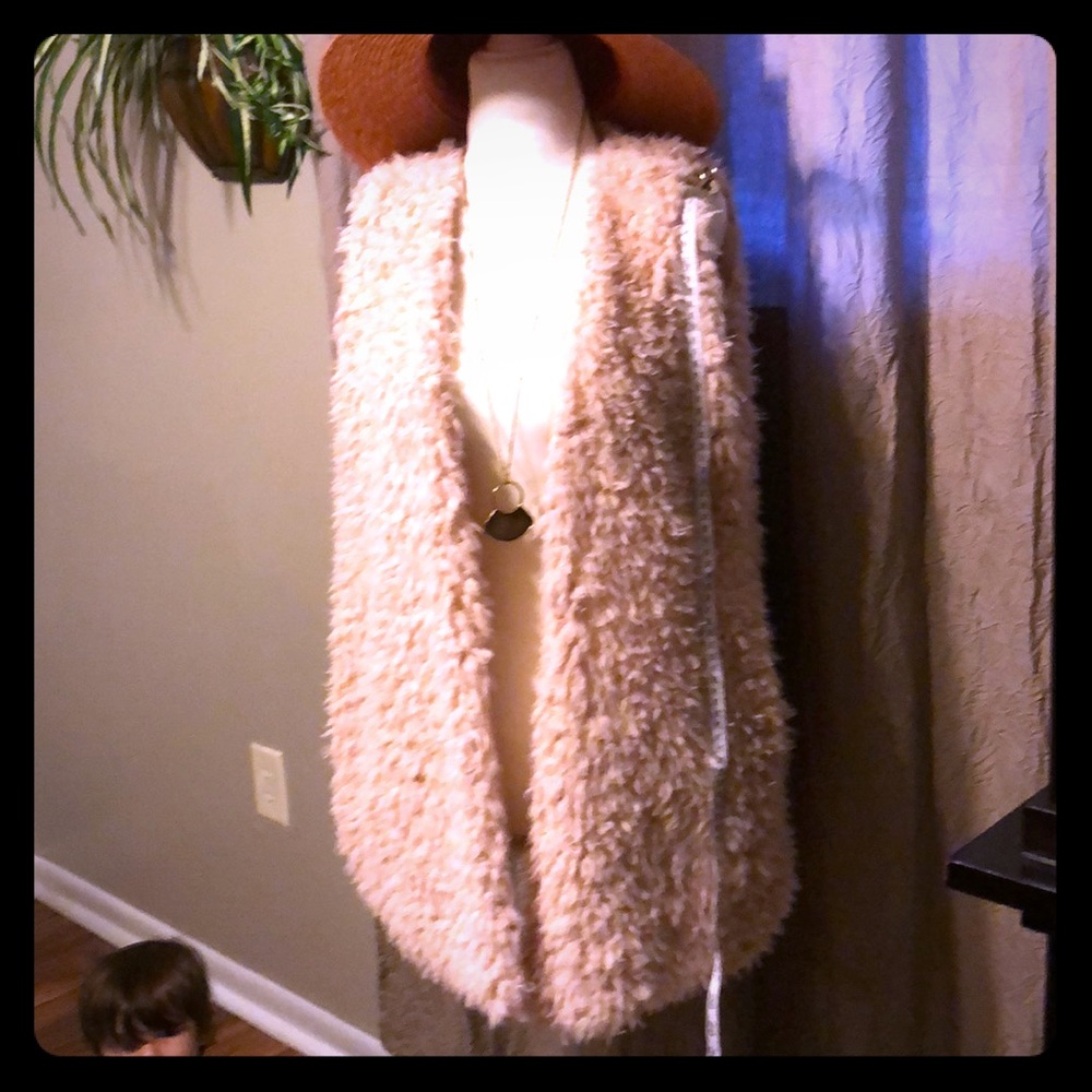 Medium Pengy Faux Fur Sleeveless Vest, pockets